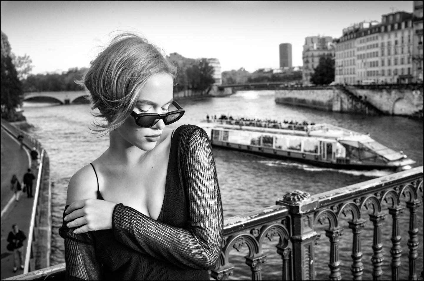 Anna from Latvia, on the Pont d'Arcole, as a river boat sweeps