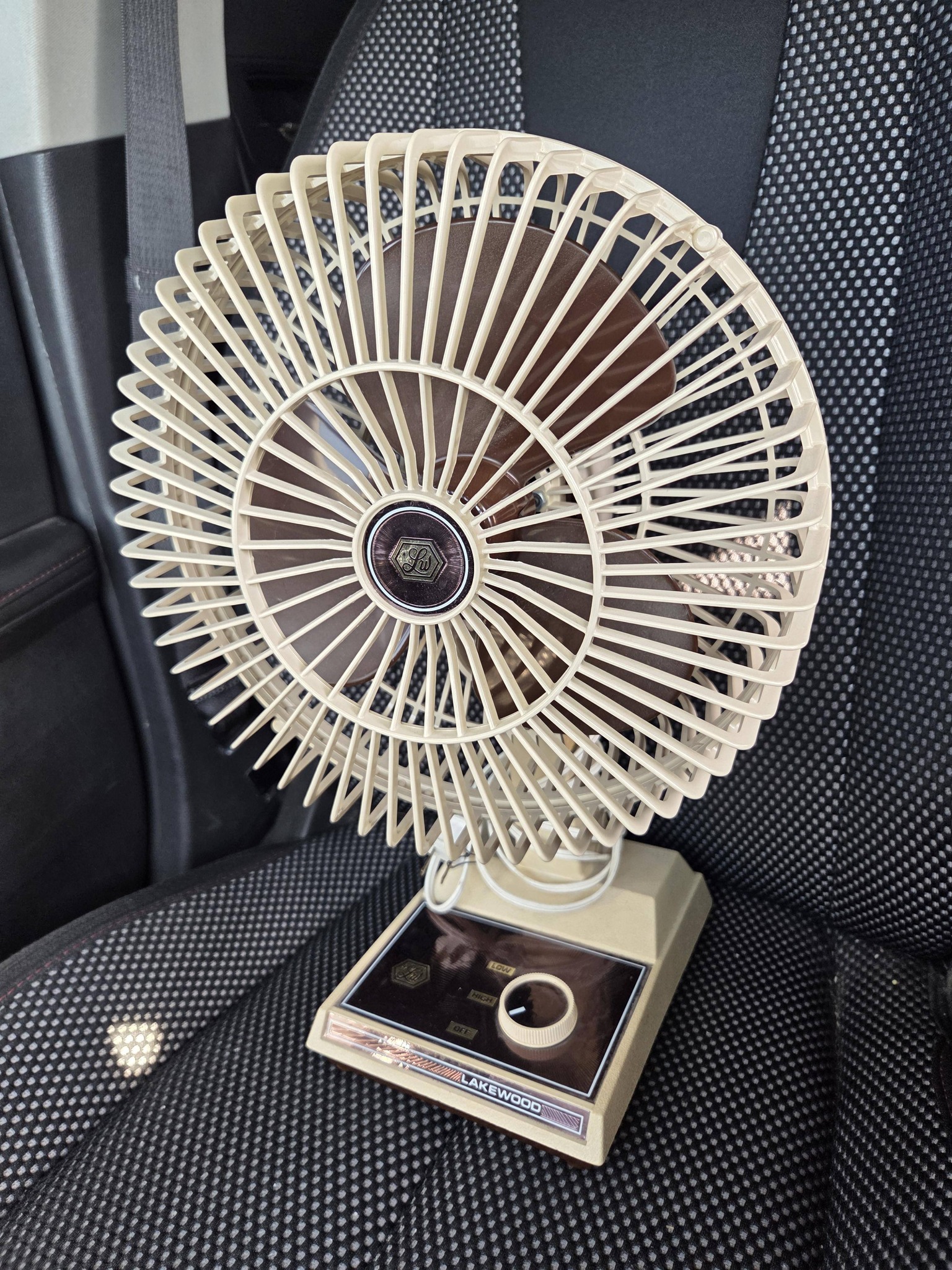 A rare Hitachi D256T1 floor fan. Made in the late 70s/early 80s in