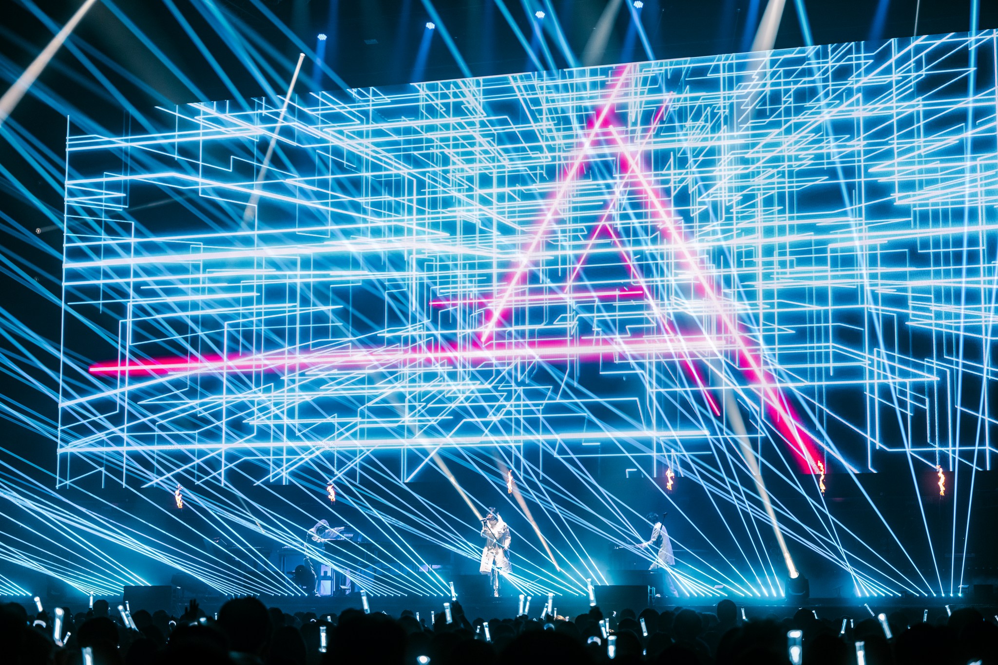 TM NETWORKはTMNETWORKへ 量子もつれをテーマとした「TM NETWORK TOUR