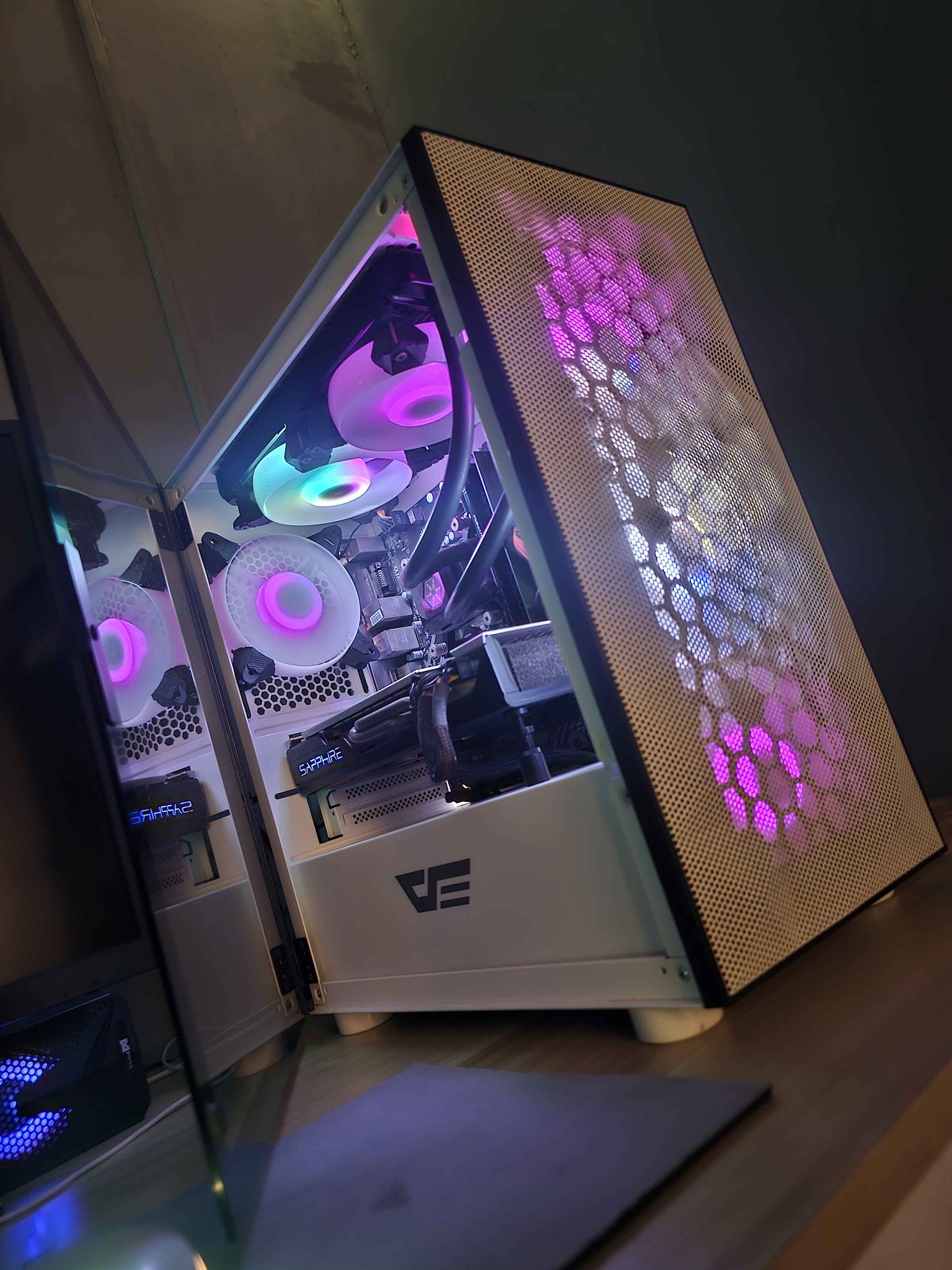 SALE >> Budget Gaming PC na naka LIQUID Cooling na tapos naka 8GB Video ...