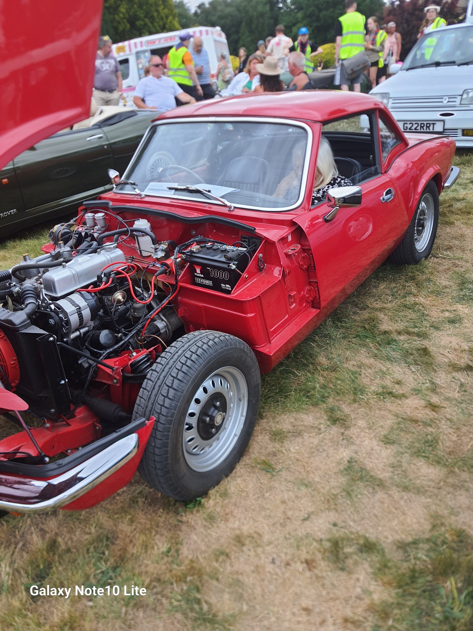 Neil - It is so easy to open the bonnet with the new gas struts. ⚒️🔩⚙️ ...