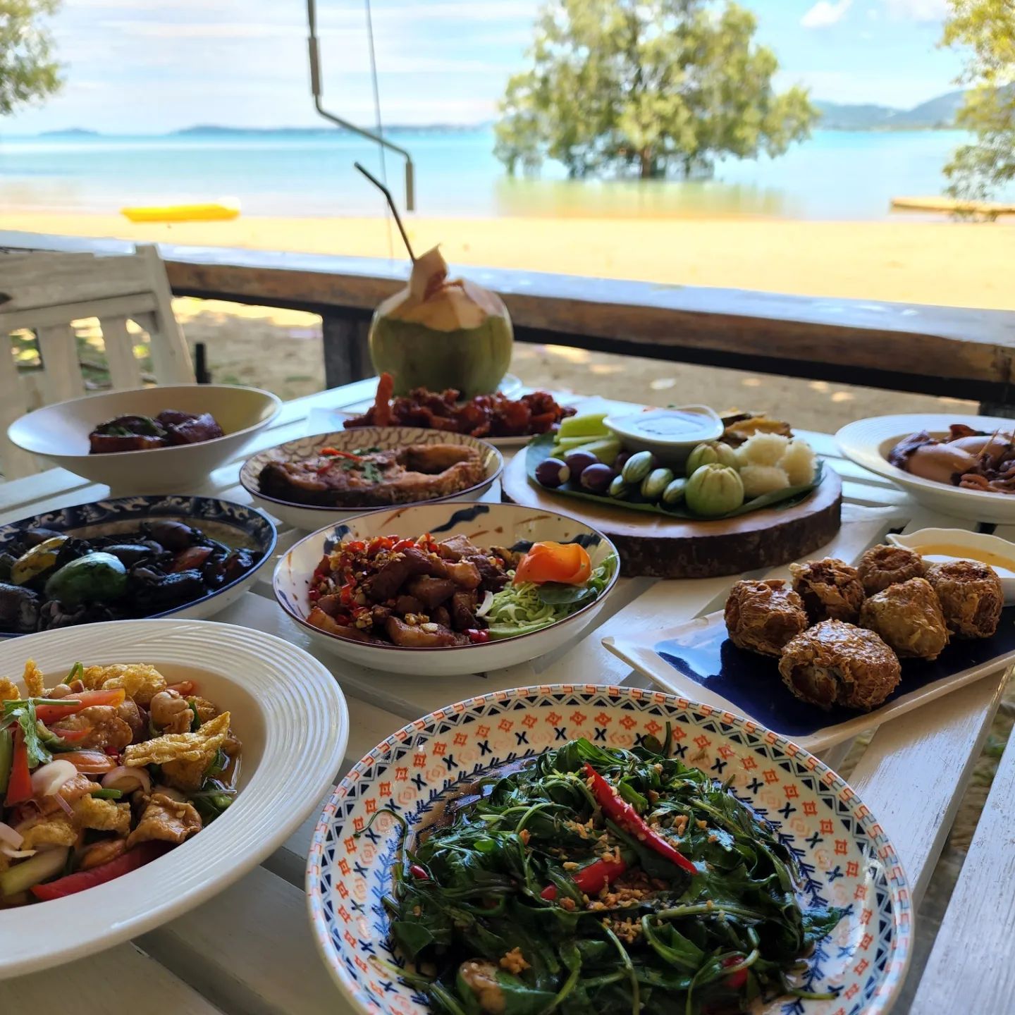 ร้านชิลริมเลพร้อมให้บริการค่ะ... - ชิลริมเล Chill Rim Lay