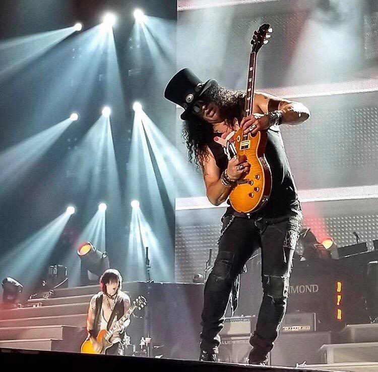 Slash's fanpage - A few pics of @slash at the final Forum... | Facebook