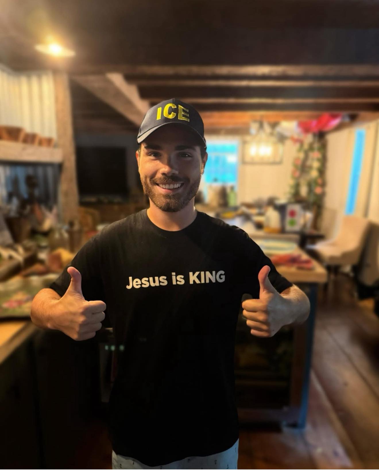 No kings? Think again. Jesus is KING | Facebook