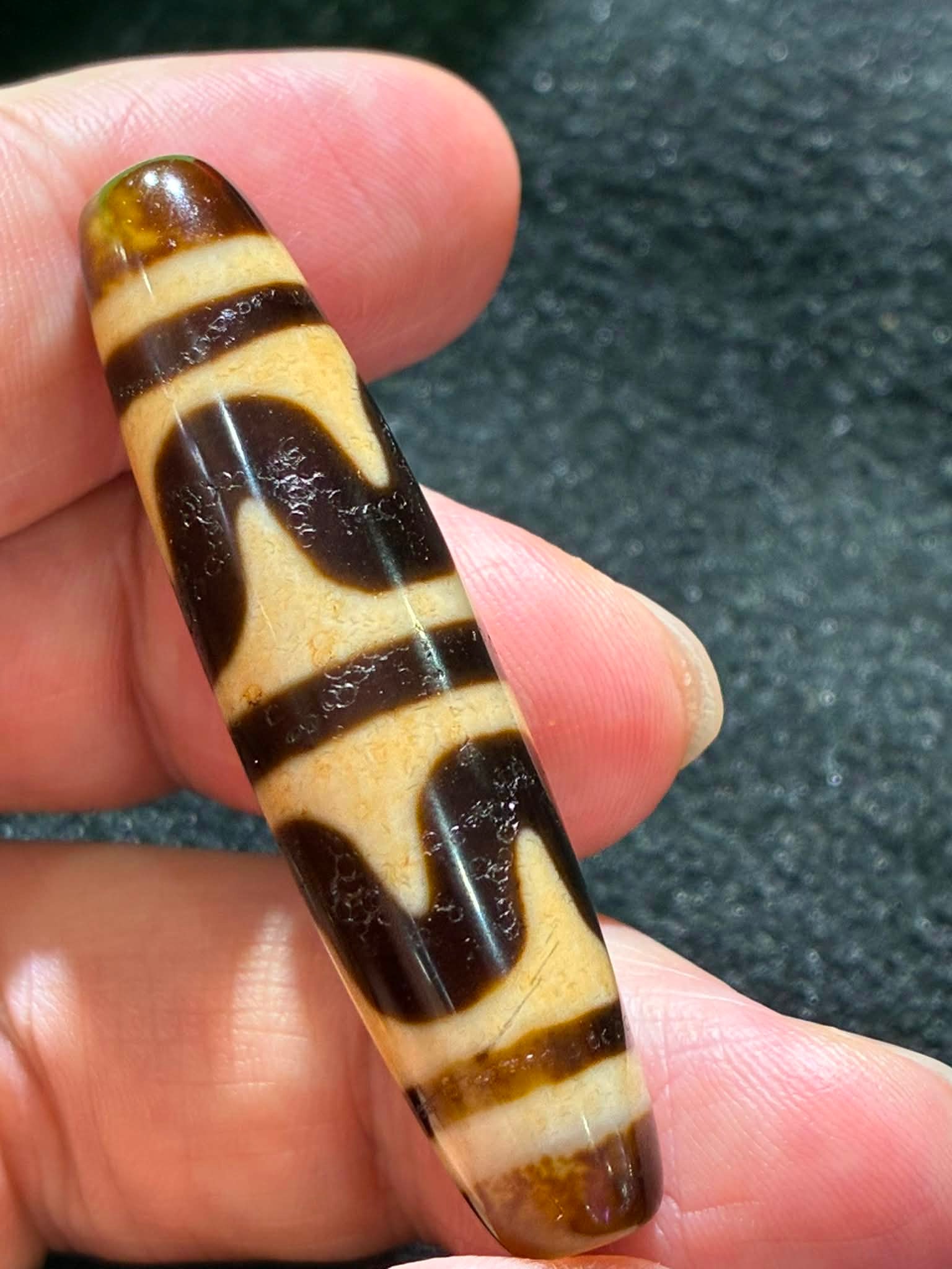 上肯双虎牙天珠，福利价💰RM:199 品相完美，尺寸：50.3✖️12