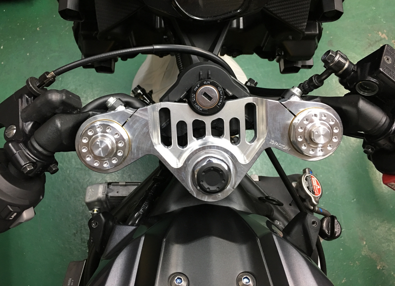 W650用マフラー」 まだまだ根強い人気のW650。 K-FACTORY では2種類の
