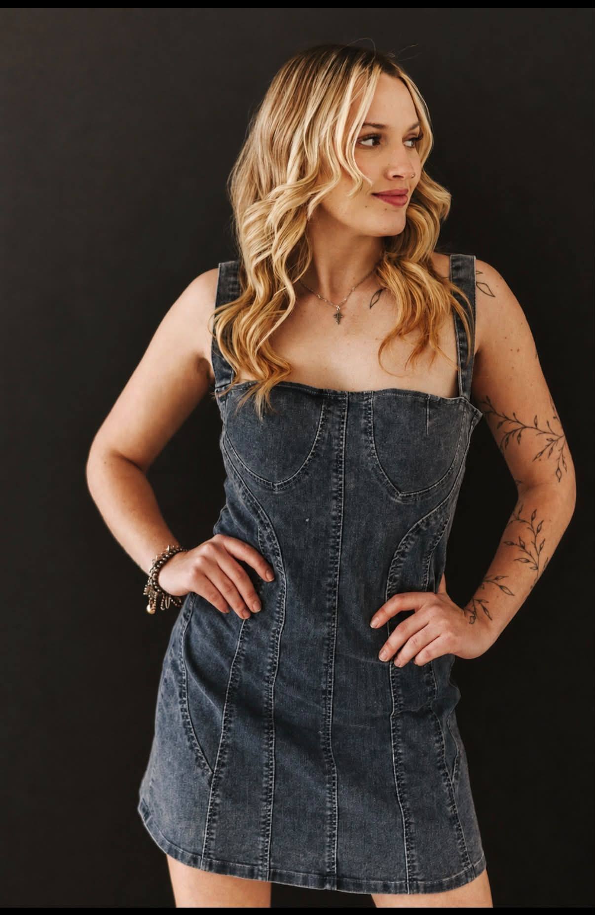avon denim dress New women's dark blue dress!🤩 Stop in and shop all of your denim favorites and all of our new arrivals!🛍️ 📍912 W. Main Street, Park 📲 863-453-0408 We hope to Designed with a swingy SAME Silk Floral Gown size-6M Color:Ivory Knit Rib Formal dress