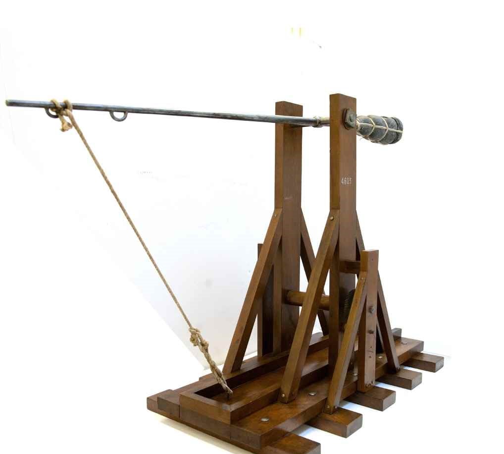 Este fundíbulo también conocido como... - Museo del Ejército