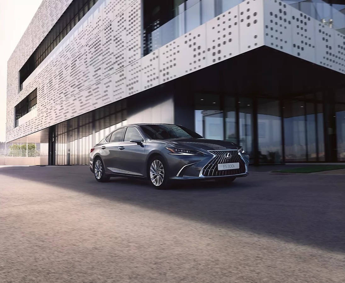 Lexus - The Lexus ES has been named by Which? as the UK's most loved ...