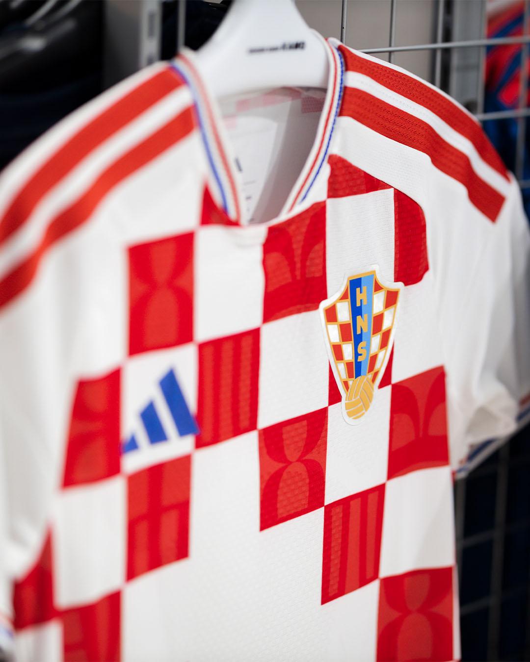 アディダス サッカー日本代表『EQT』アパレルコレクション🇯🇵 選手