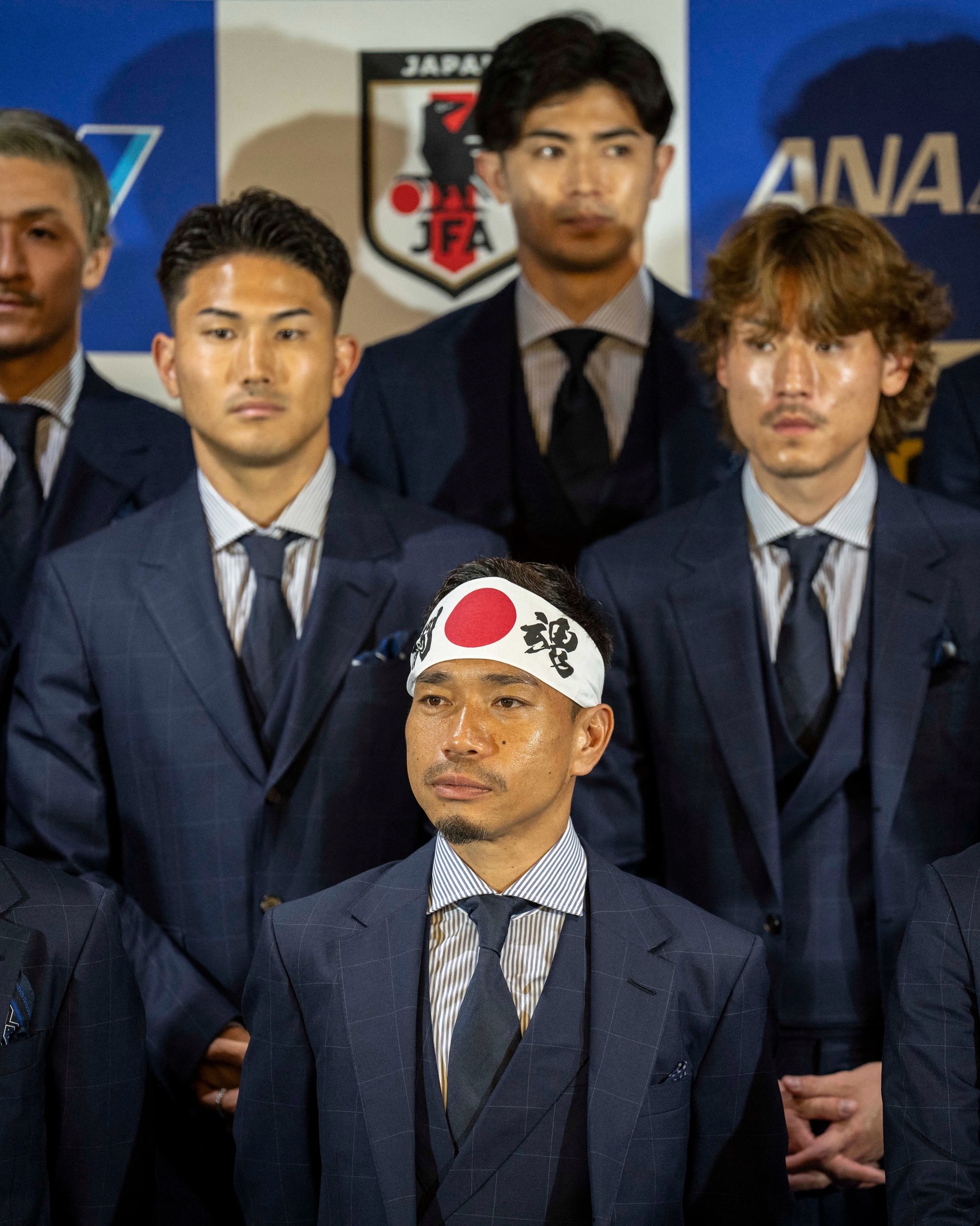 ?? #サッカー日本代表 が決戦の地へ！✈️ #長友佑都 は「闘魂 