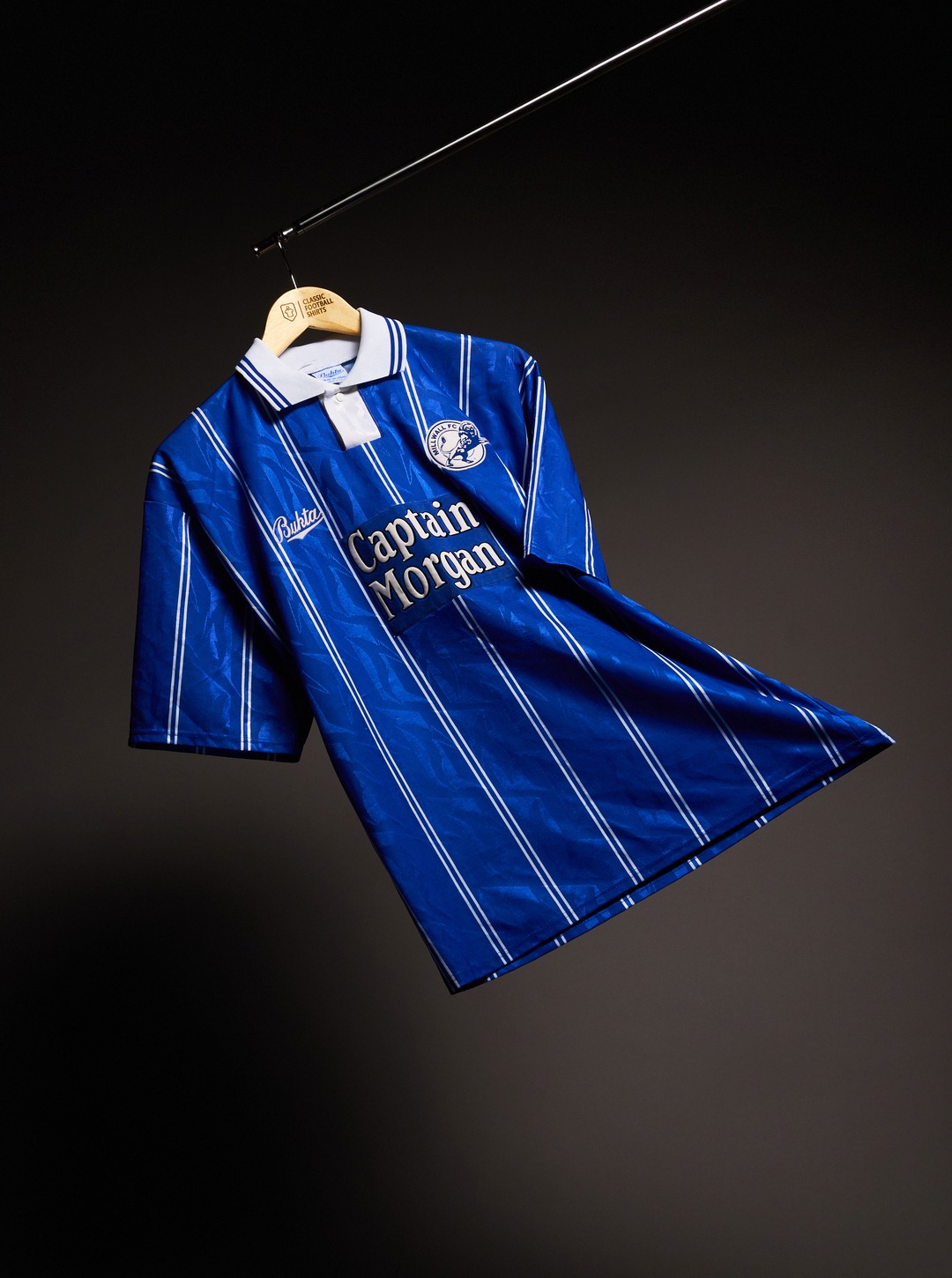 Classic - Full kit wonder: Baggio in the full 1990-92 Italy