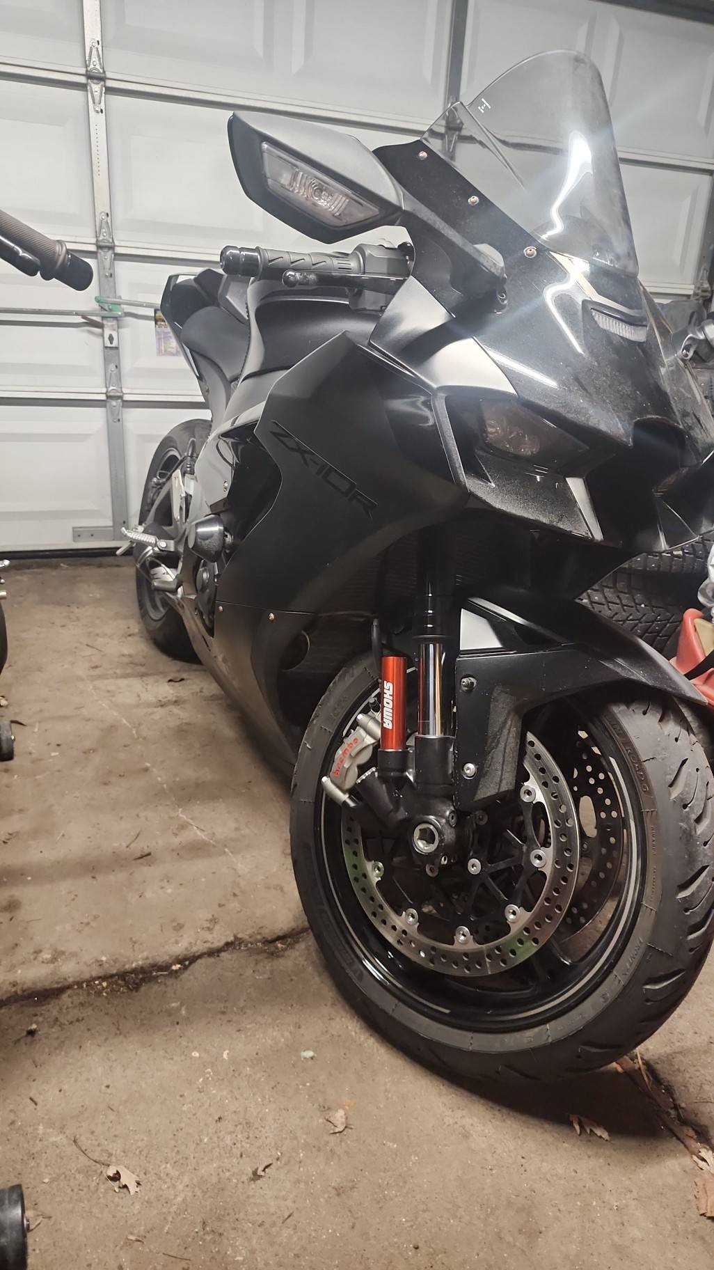 What is the average gas mileage for Kawasaki Ninja ZX-10R?