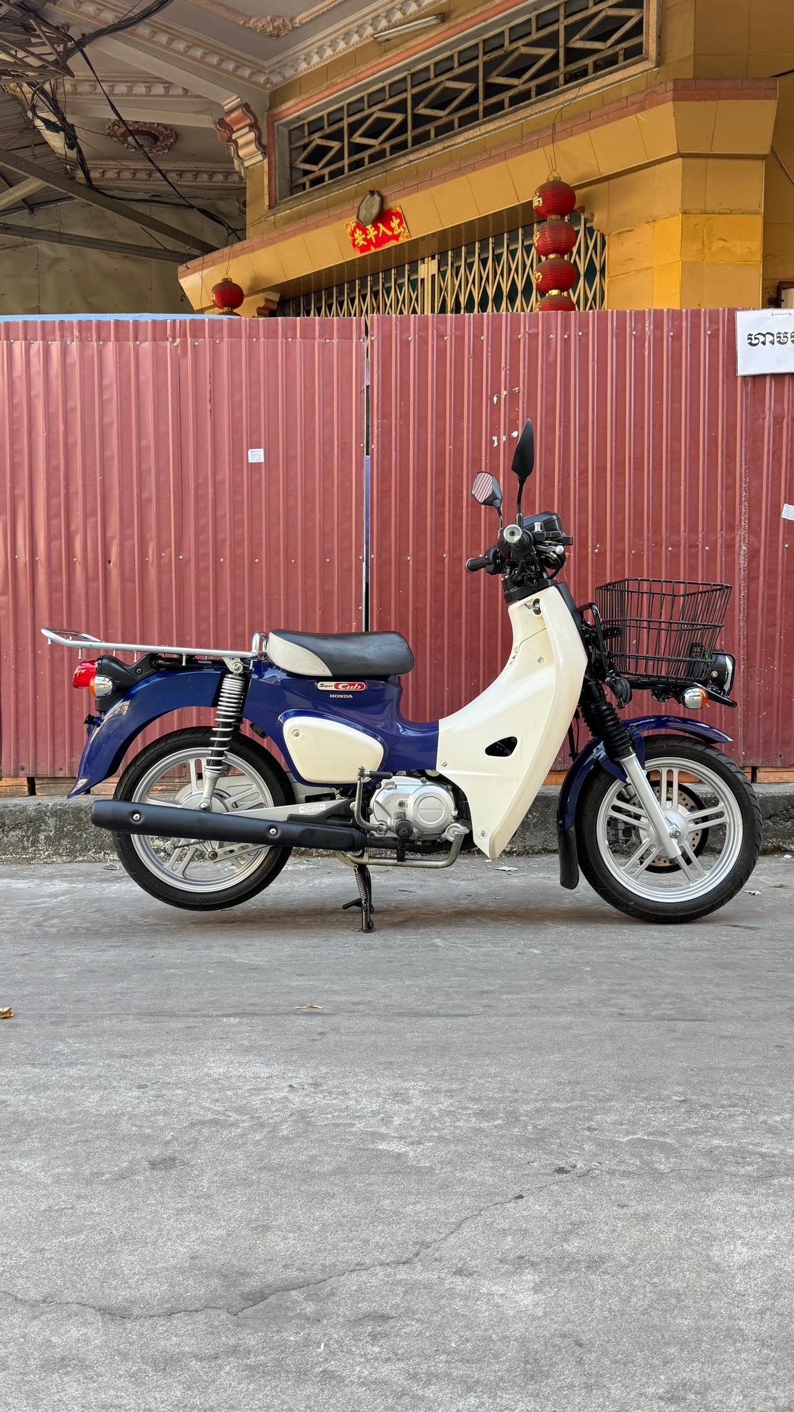 【中古】 Phnom Penh Express Phea - PhearomChesda sells Japanese motorcycles in Cambodia
