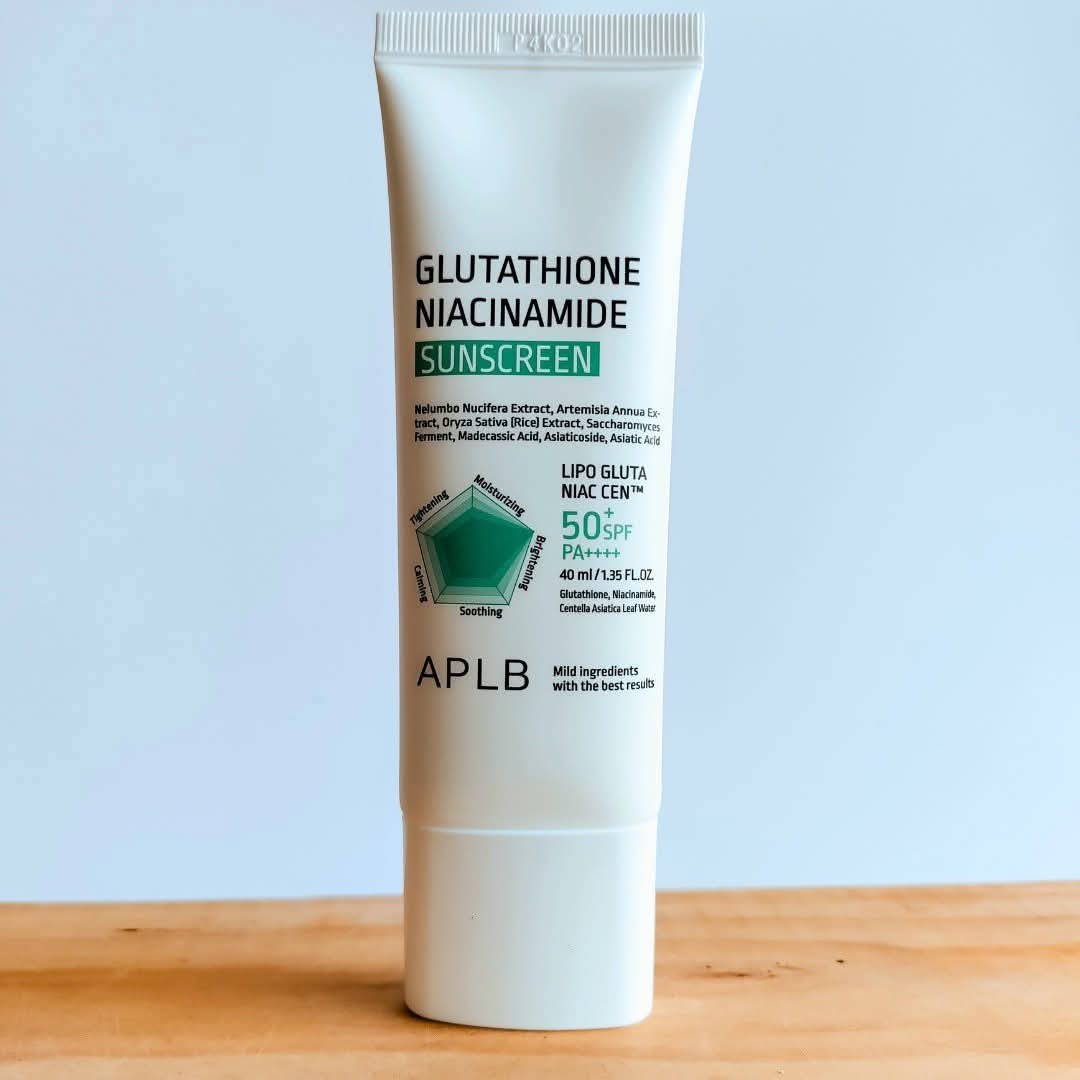 ✨ APLB Glutathione Niacinamide Sunscreen SPF50+ PA++++ 40ml✨ ✓Made in korea🇰🇷🇰🇷 ✓100% Original 👉Sun Protection: Provides SPF 50+ PA++++ protection against UVA and UVB rays. 👉Key Ingredients: Enriched with Glutathione, Niacinamide, and