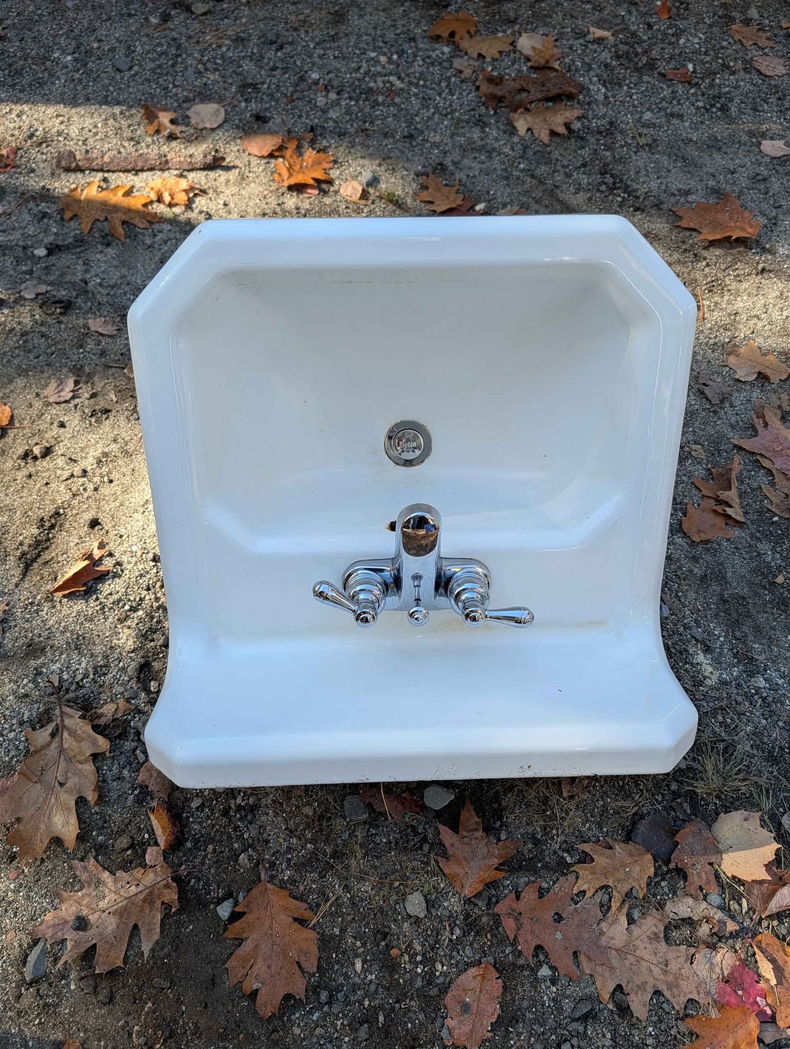 American Standard & Radiator Standard vintage cast iron sink - Chamber ...