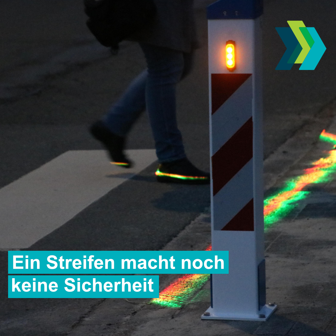 Fußgänger bitte gegeüberliegenden Bürgersteig benutzen Baustellen-Kennzeichnung Hinweisschild