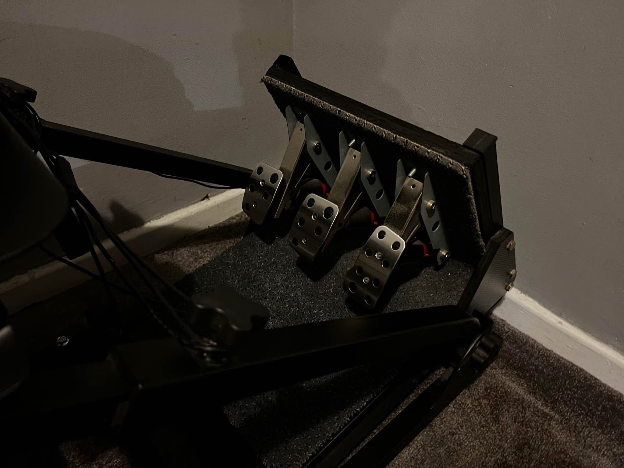 Logitech g920 custom with play seat an stand - Controllers ...