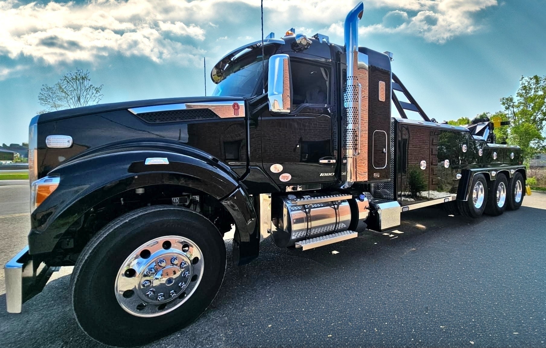 Now available! 2026 Vulcan V-703 on a Kenworth T880 Set forward