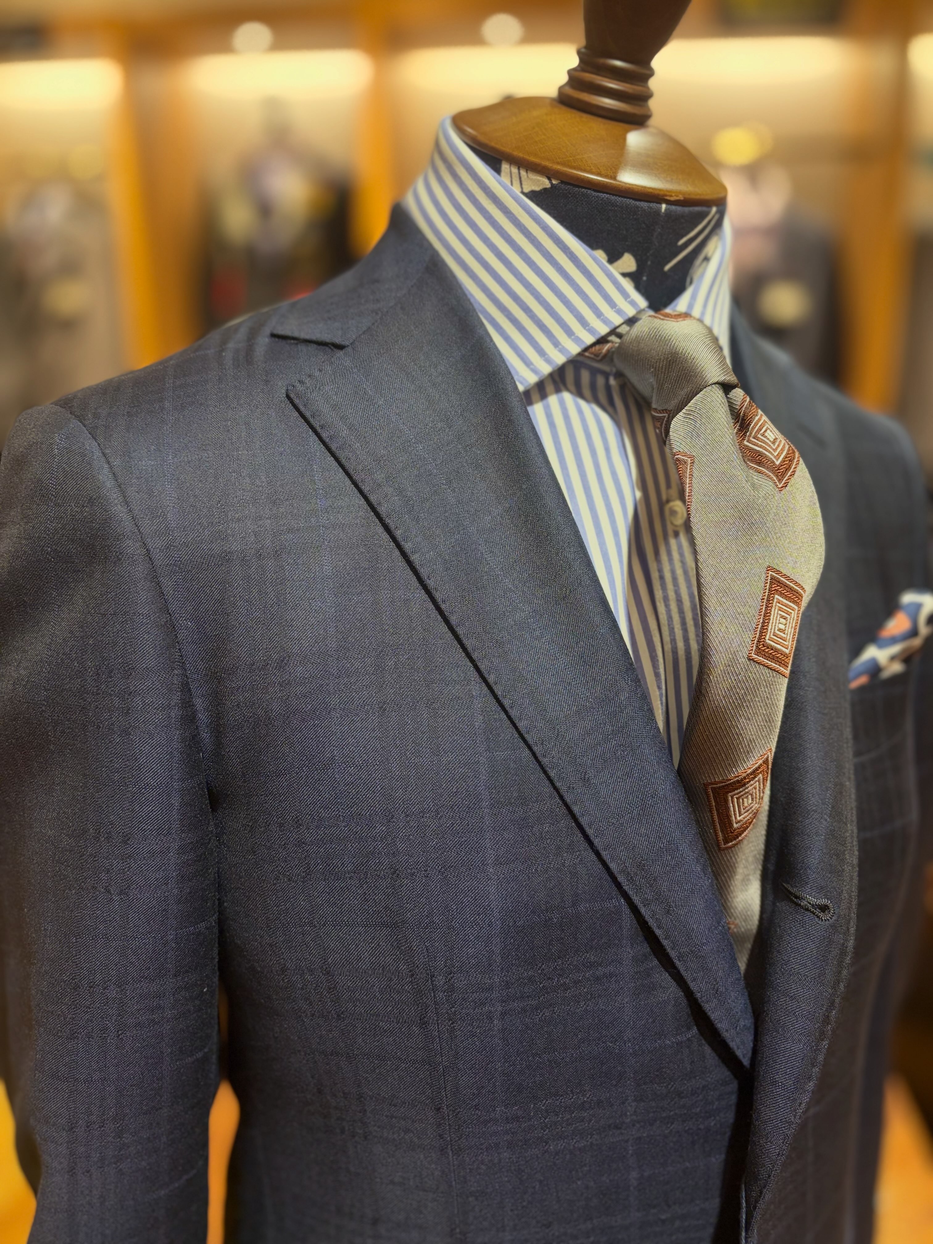 Ermenegildo Zegna / ELECTA】 ネイビーをベースに、さりげない