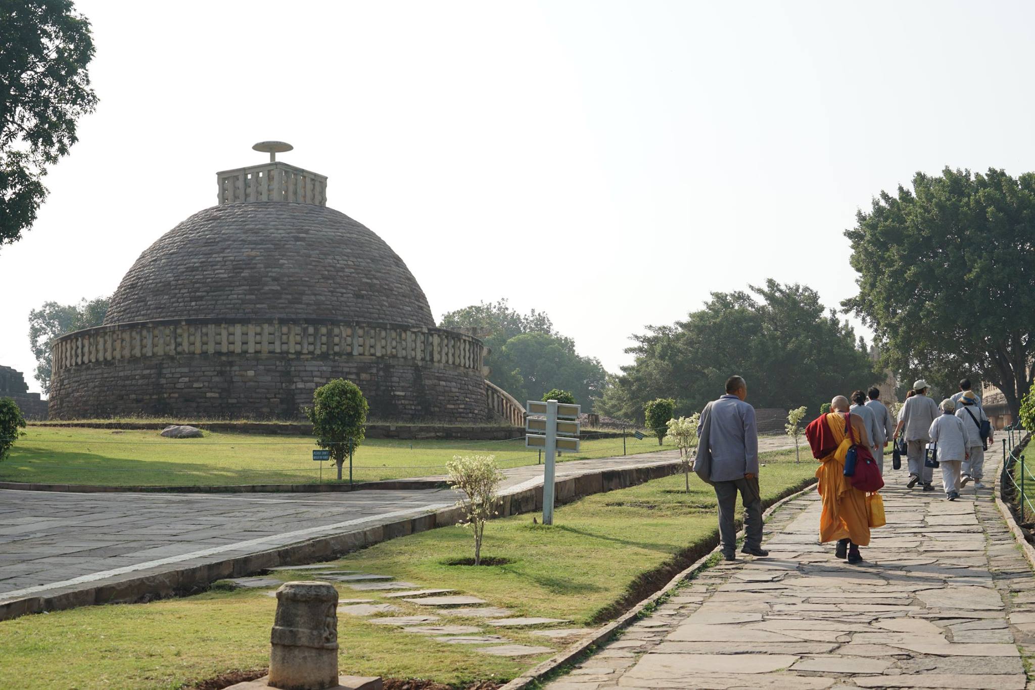 法爾禪修中心 - 桑奇大塔 桑奇大塔The Great Stupa at Sanchi(saṃci 堆砌成高塔)...
