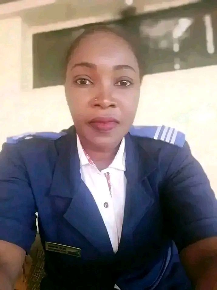 Le - Une cadre supérieur du ministère de l'intérieur dans le service de ...