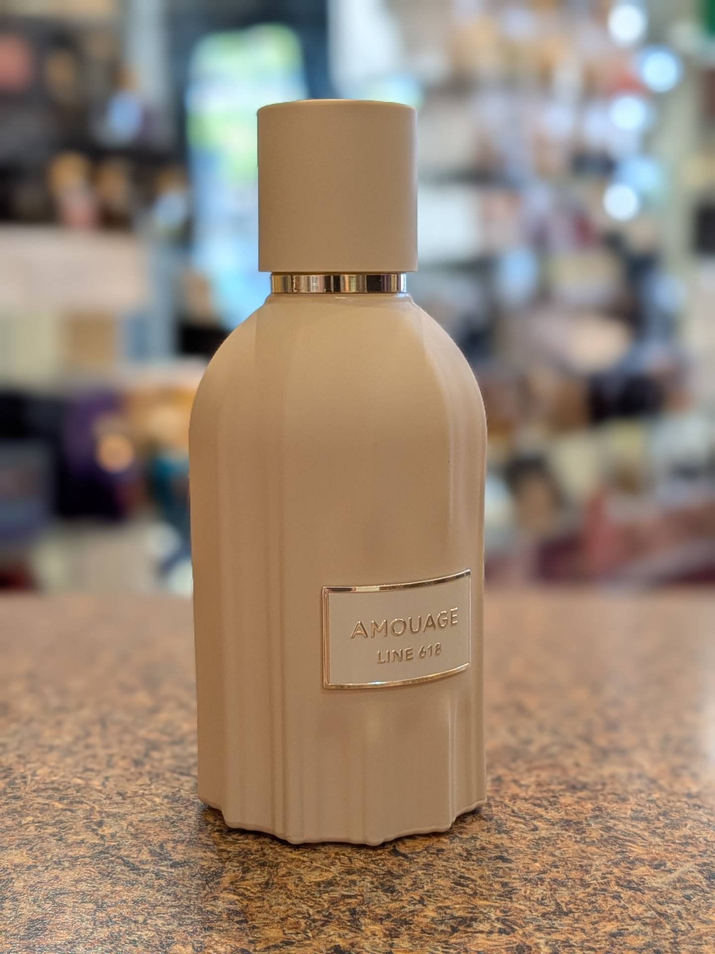 Amouage Line 618 is a sweet and creamy Leather scent, with an ever 