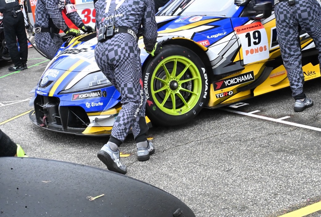 数量限定、WedsSport Racing Gals（南真琴さん、成沢紫音さん、有栖未