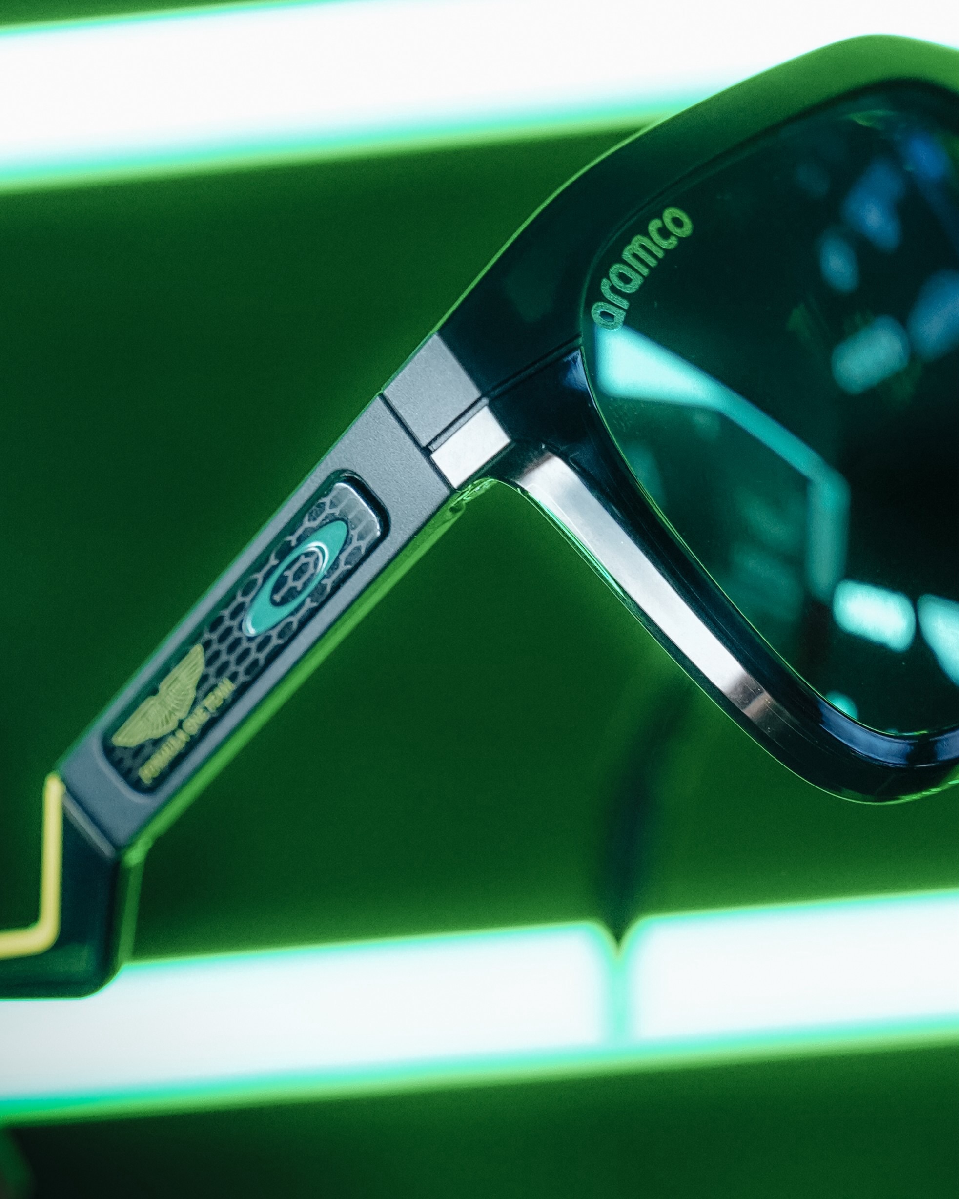 Oakley - Shaun White and his signature series Airbrake