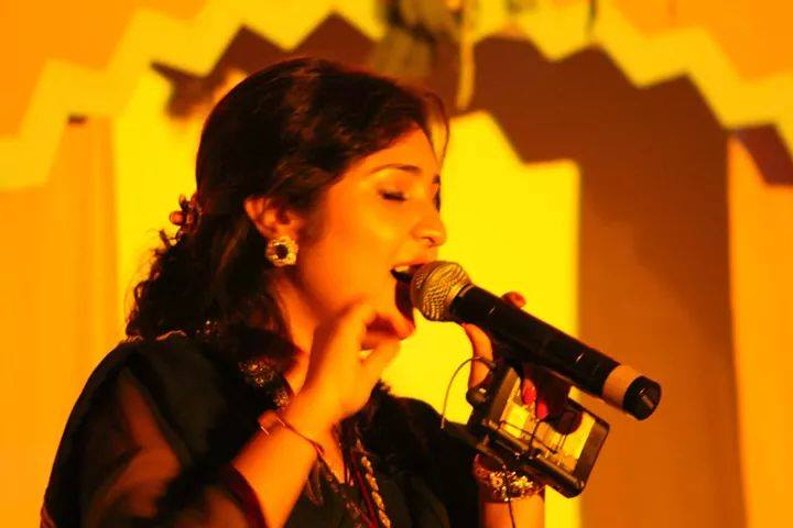 Singer sara khan