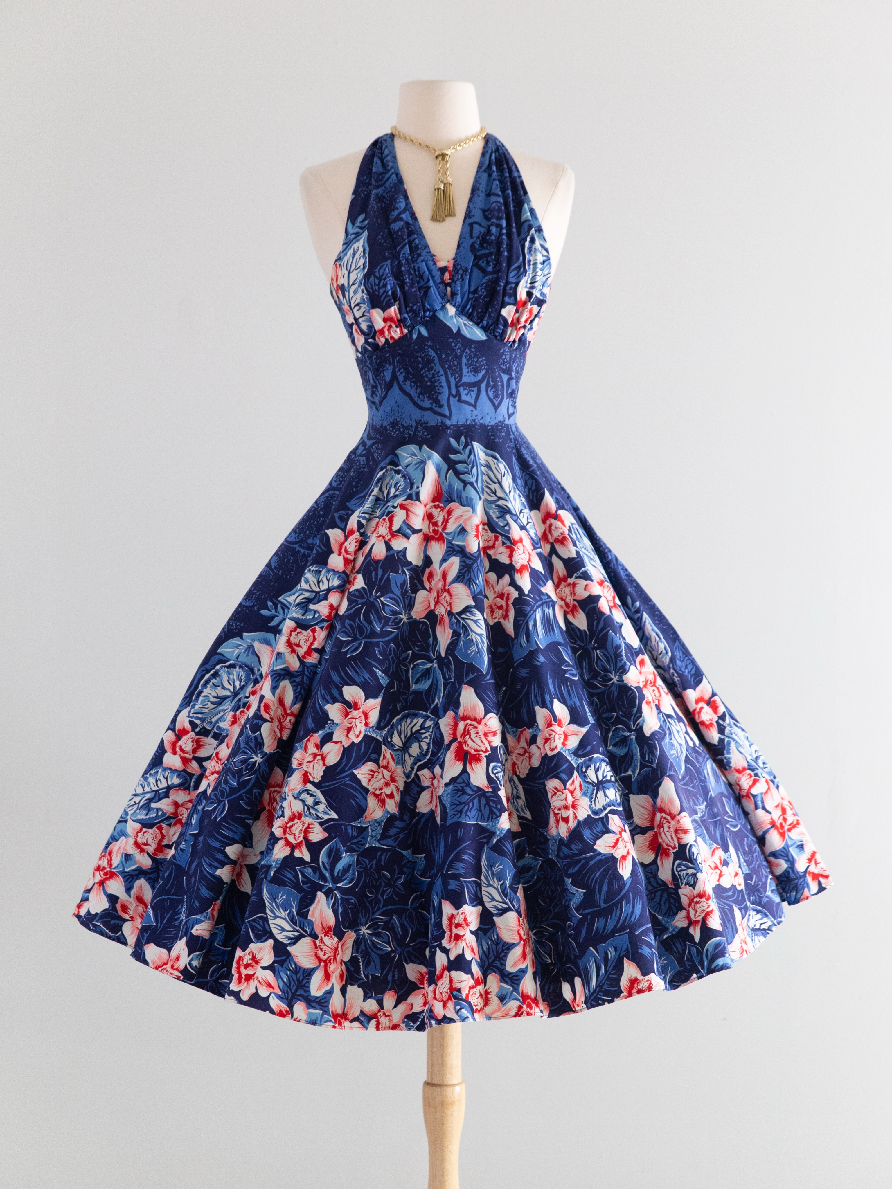 vintage hawaiian halter dress 🧵 🪡 1950's by Kamehameha 🪡 🧵 Xtabay Collection: MODEST