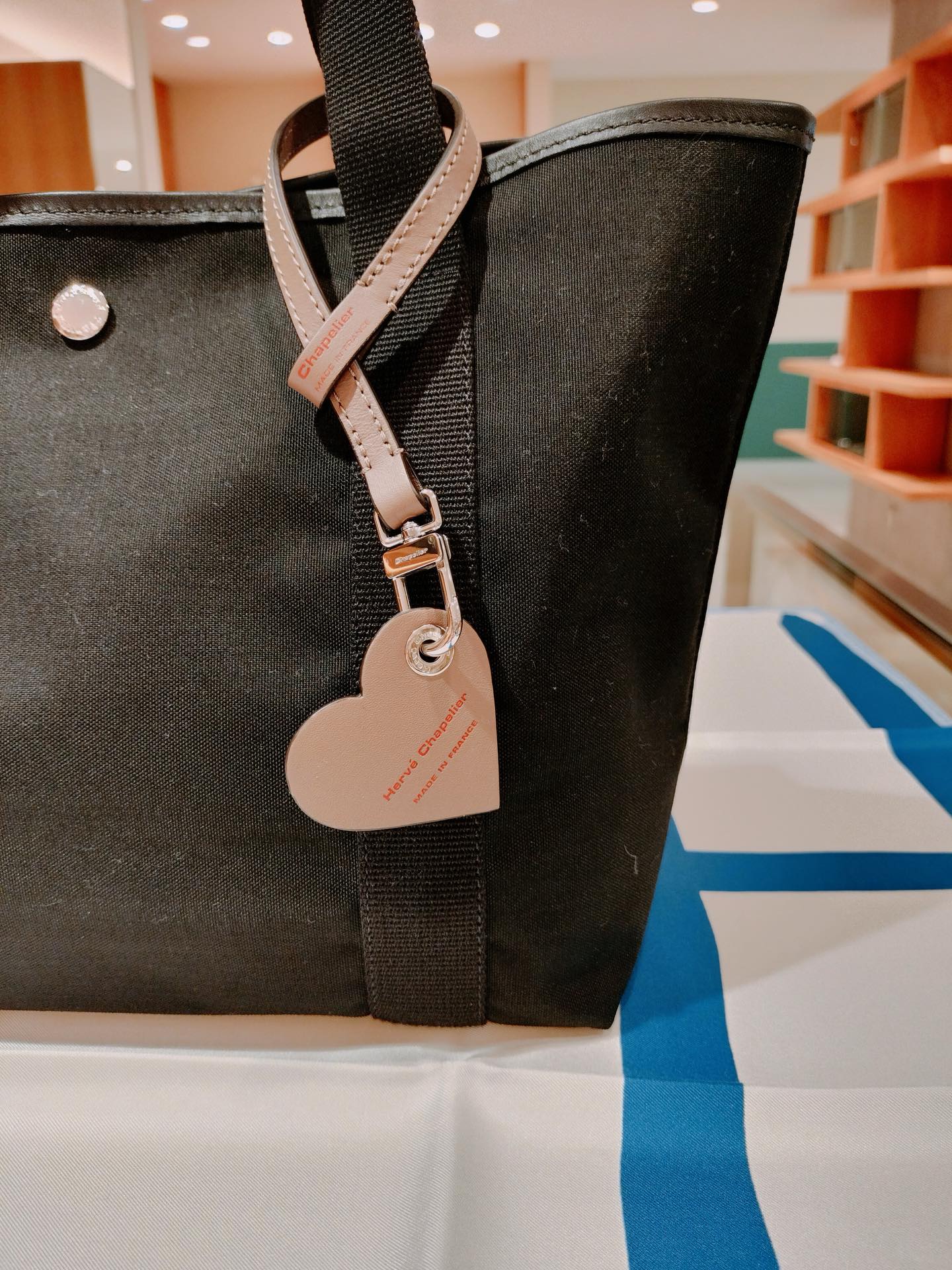 エルベシャプリエ ジャポン - エルベシャプリエ ジャポン added a new 