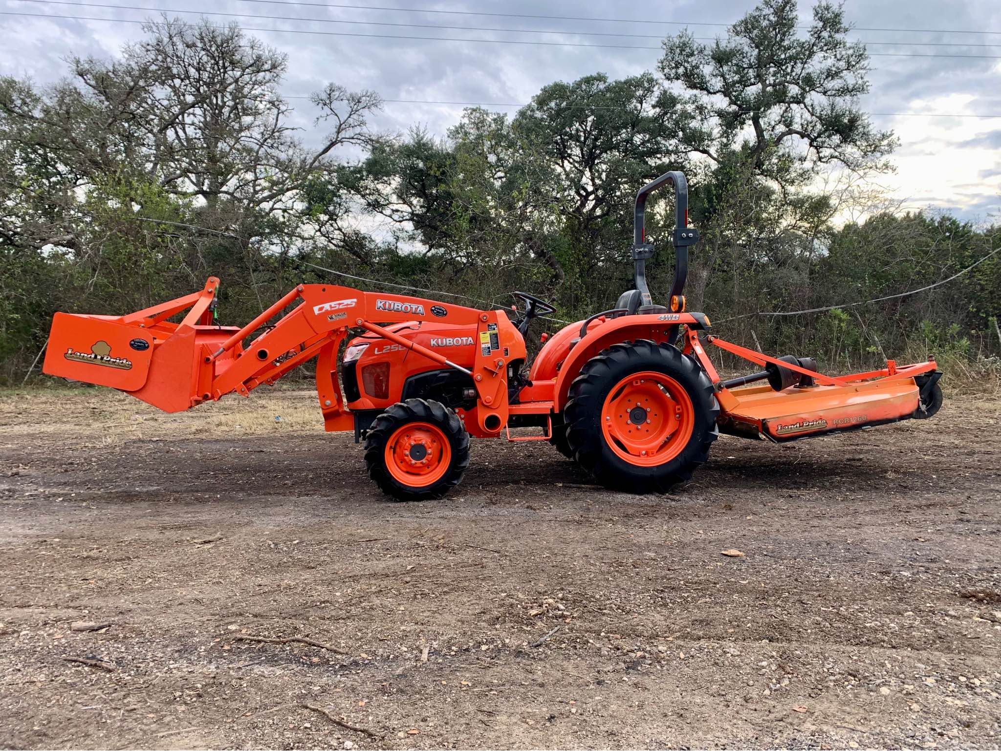 Kubota L2501 4x4 Tractor, Loader, Shredder, Box Blade Package - Lawn ...
