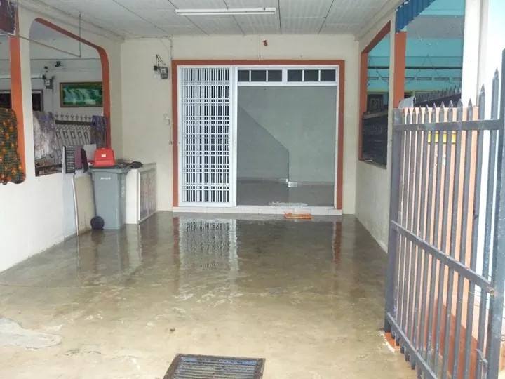 House for Rent/ Rumah utk disewa no17 Batu Pahat