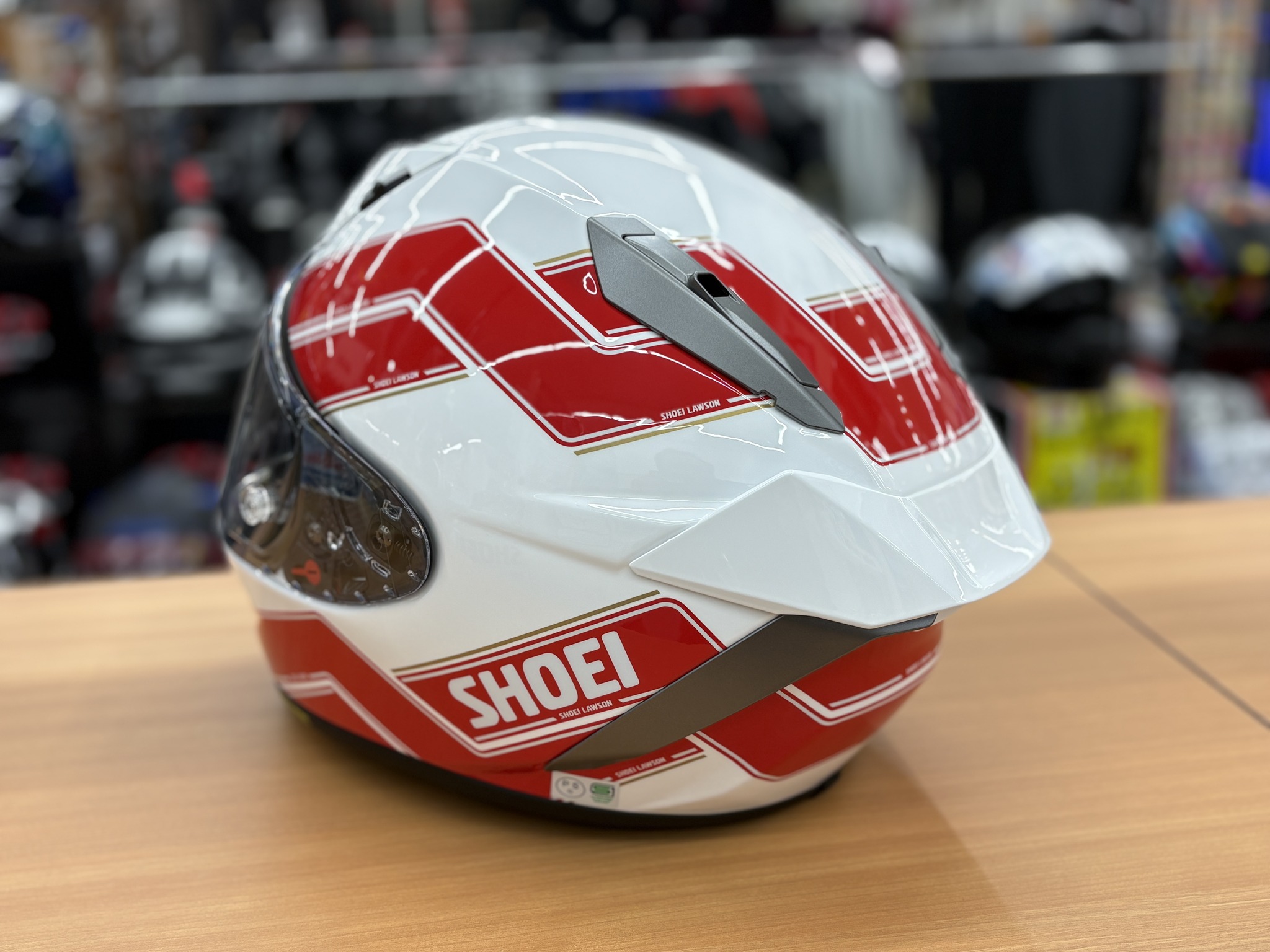 こんにちは。 浜松店の榛葉です。 SHOEIのX-Fifteenから「ローソン」が