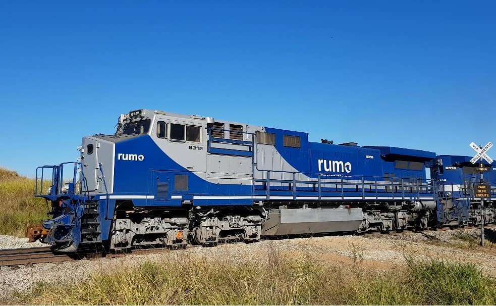 Ferrovia Sul - 📷🎬 Triplex de Dash 9 (BB) da Rumo passando pela estação ...