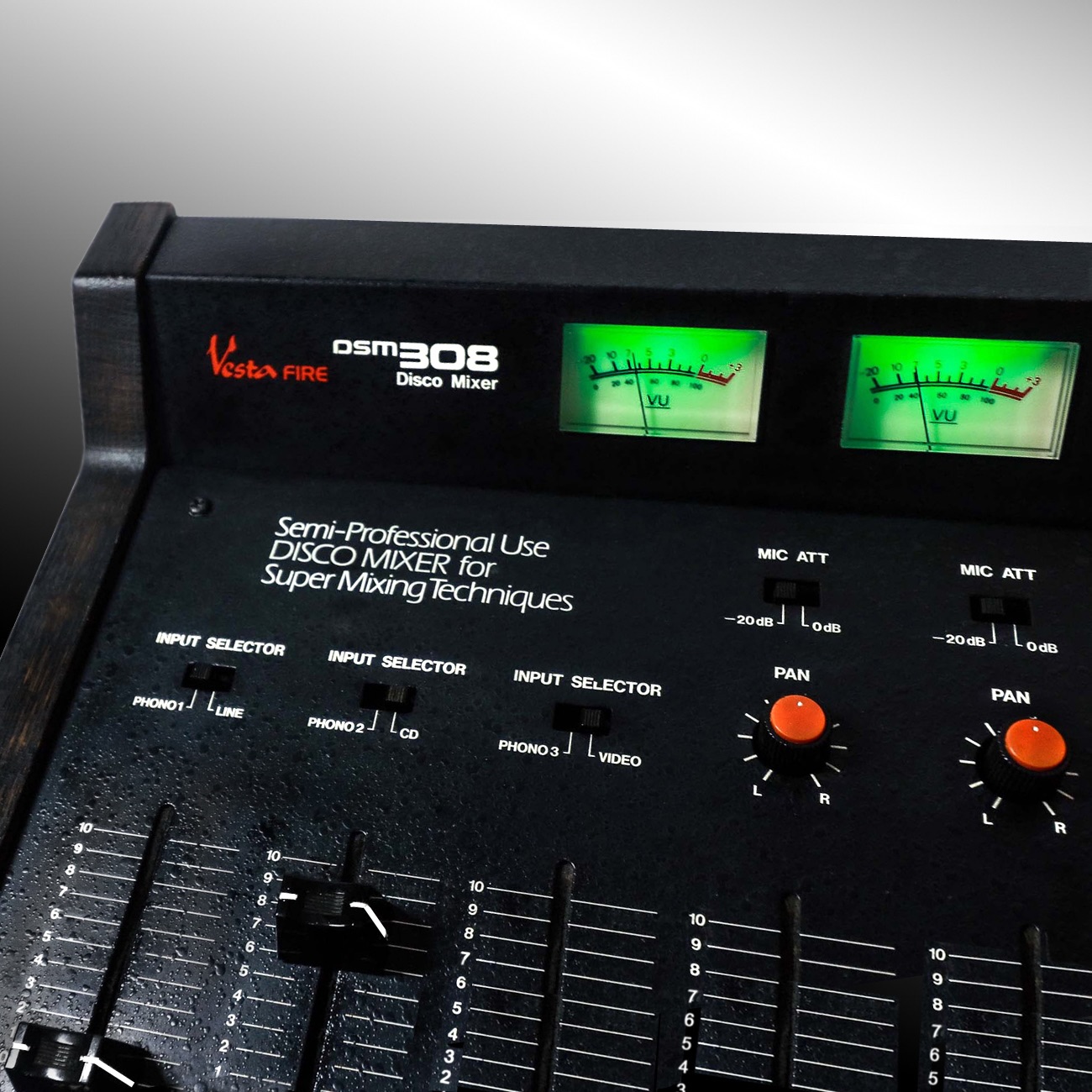 DJ機材 Vestax VMC-004FX Vestax - Vestax VMC-004 FX WHITE Edition of 4ch DJ mixer with