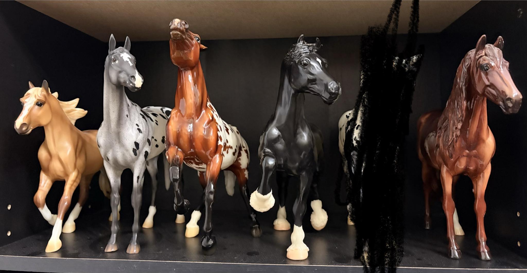 Breyer Horse #711371 Slainte Surprise Glossy Palomino Giselle Mold  display picture 1