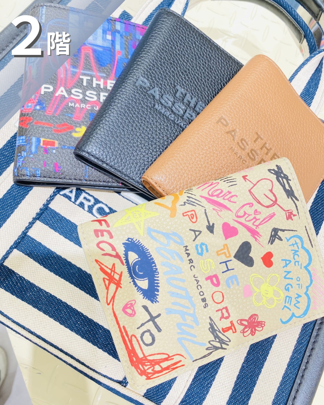MARC JACOBS/マークジェイコブス＞ PASSPORT CASE 密かな人気アイテム