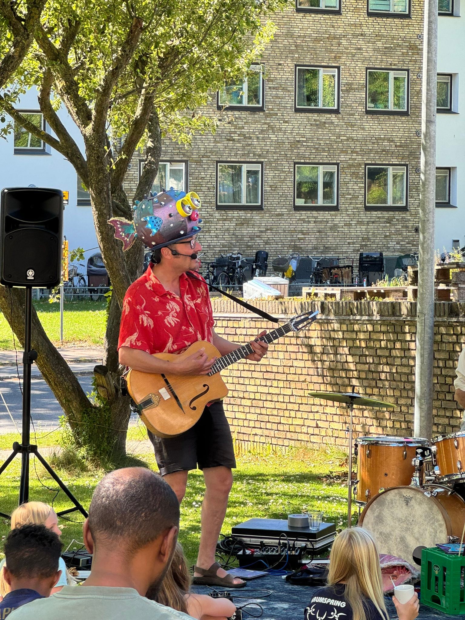 Tikke Takke - Her har vi Bjarke Slot 🎤🎧🙋🏽‍♂️ Han er tekniker, musiker ...