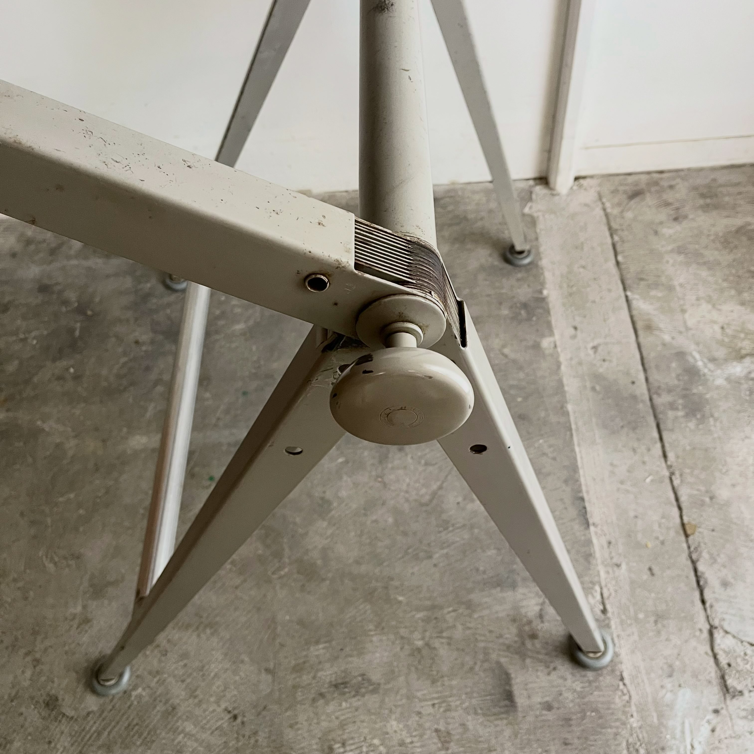 Dutch Industrial V-Leg Chair / 1960's 🇳🇱 1960年代オランダ製のV