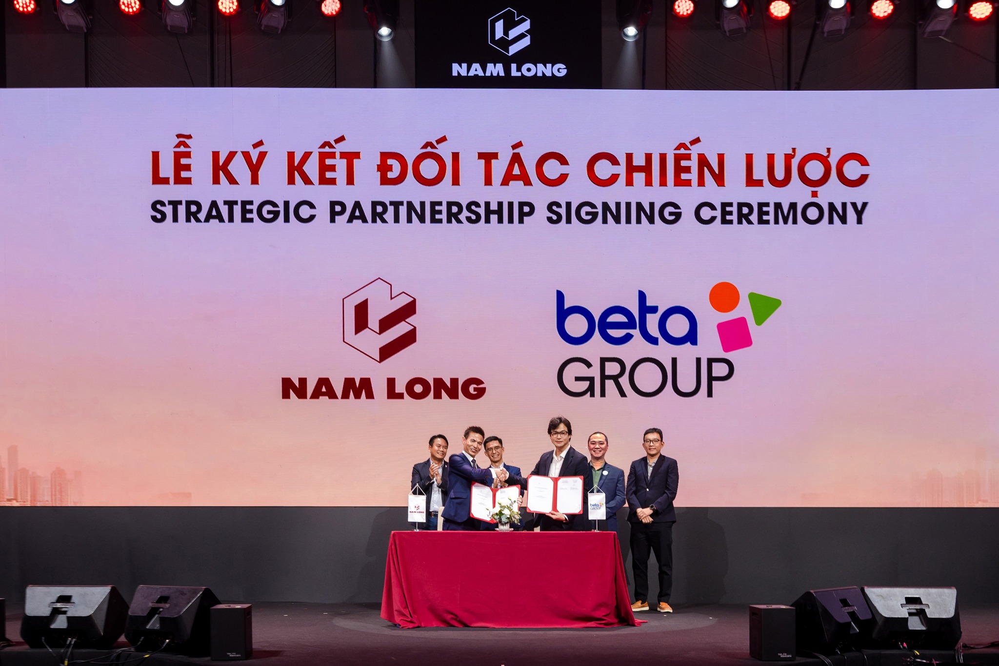 Beta Group - 🤝 LỄ KÝ KẾT HỢP TÁC NHƯỢNG QUYỀN RẠP CHIẾU... | Facebook