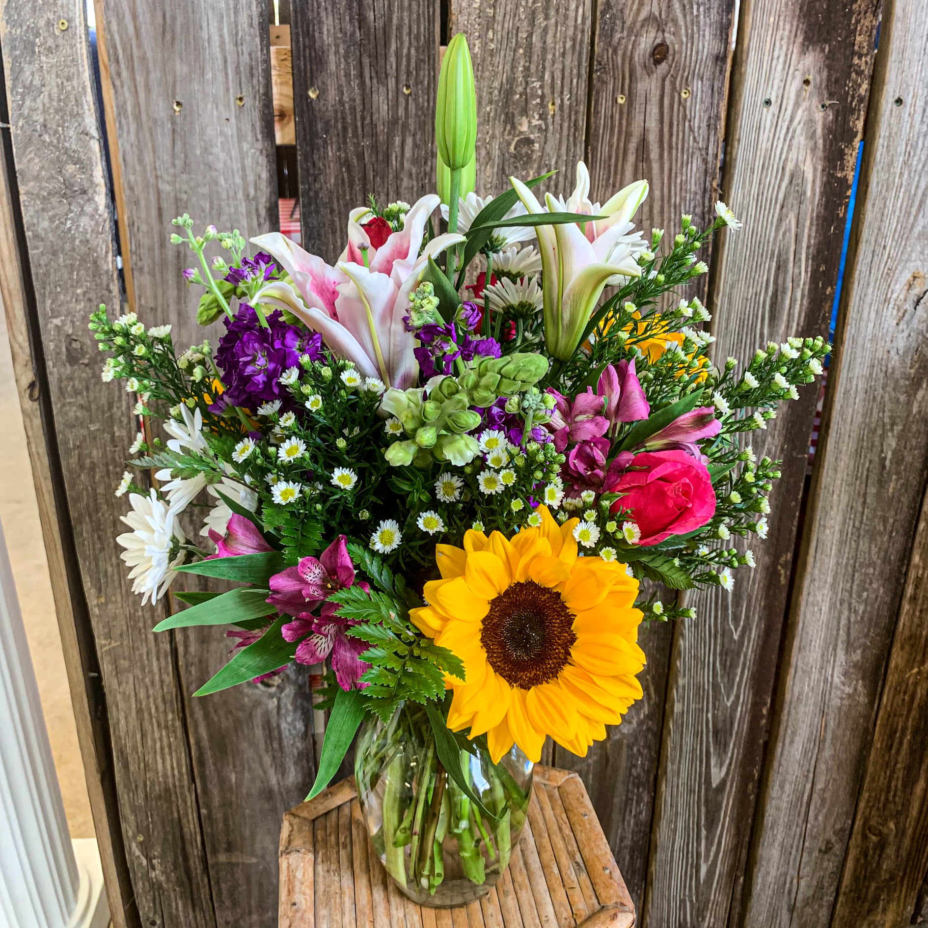 This beautiful arrangement of lilies,... - Bee Ridge Florist | Facebook