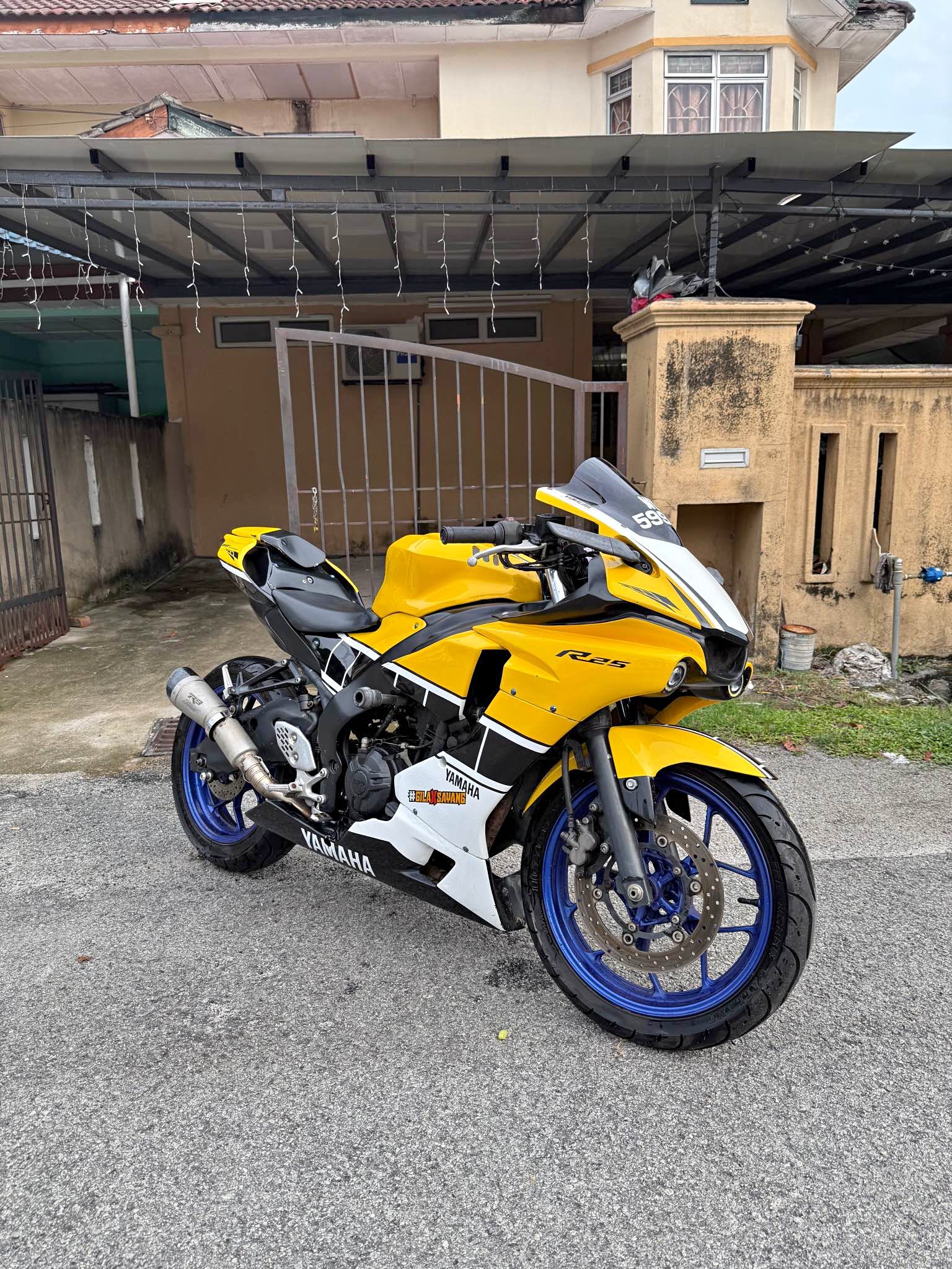 FZ 2016 (Enjin Gold) Full convert R15 V2 - Motorcycles & Scooters ...
