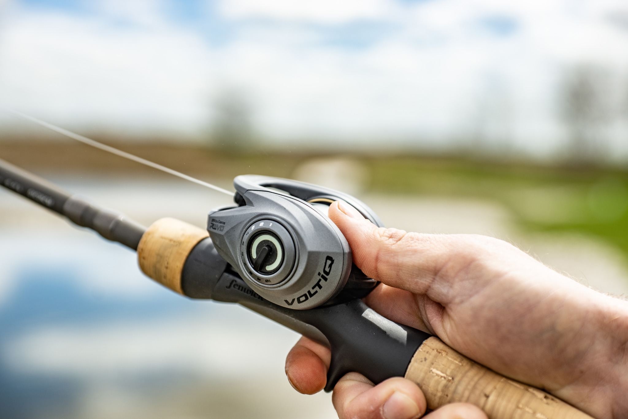 easy casting fishing reel Micro Baitcasting 6.7 oz, Smooth Cast – for Ultralight Freshwater – Traverseon polished titanium brake pads that all work together to produce 12+ pounds of maximum pressure with an audible click as line peels off the spool Beuiouer Electronic Baitcasting Fishing Reel