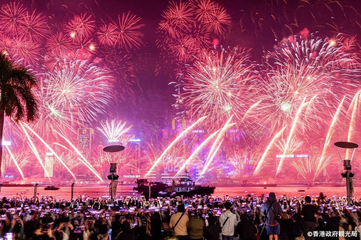 最高のロケーションで迎える2027年🎆／ 今年の年末、みんなで海外へ行