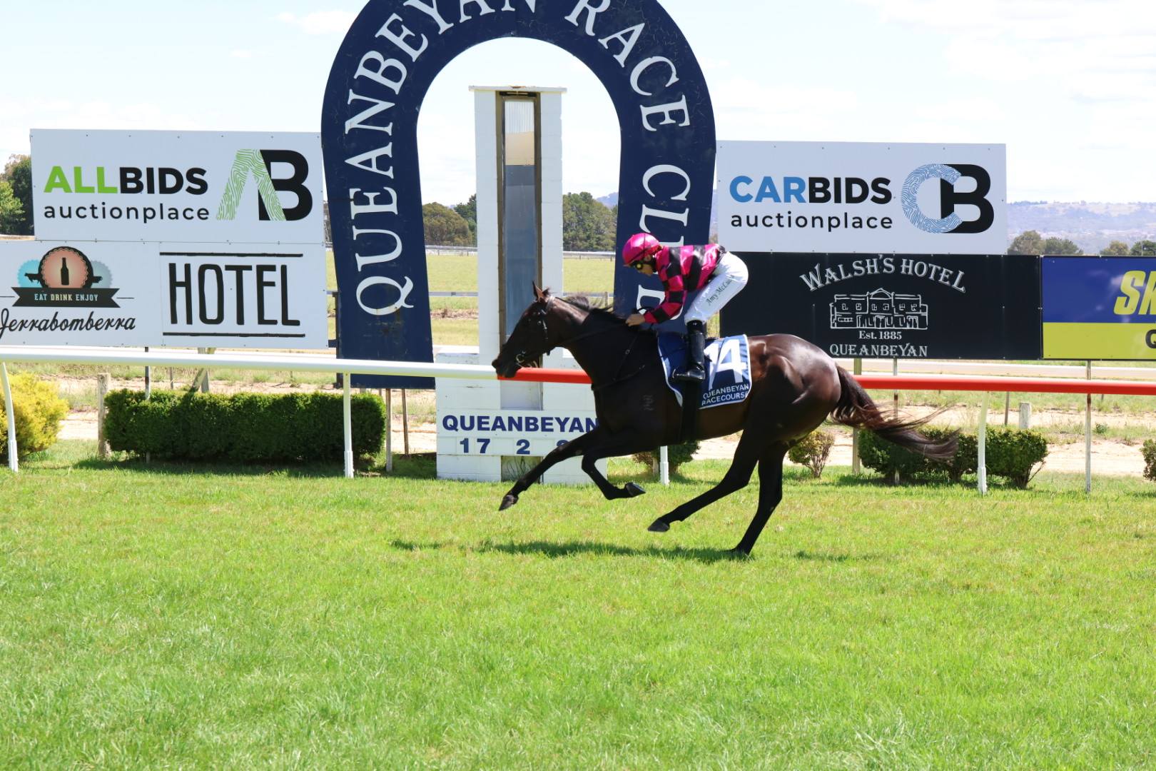 The second race at... - NSW Country and Picnic Racing | Facebook