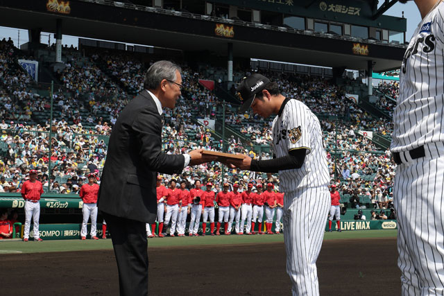 16日(土)、阪神甲子園球場での対広島東洋カープ戦の試合前に、「3・4