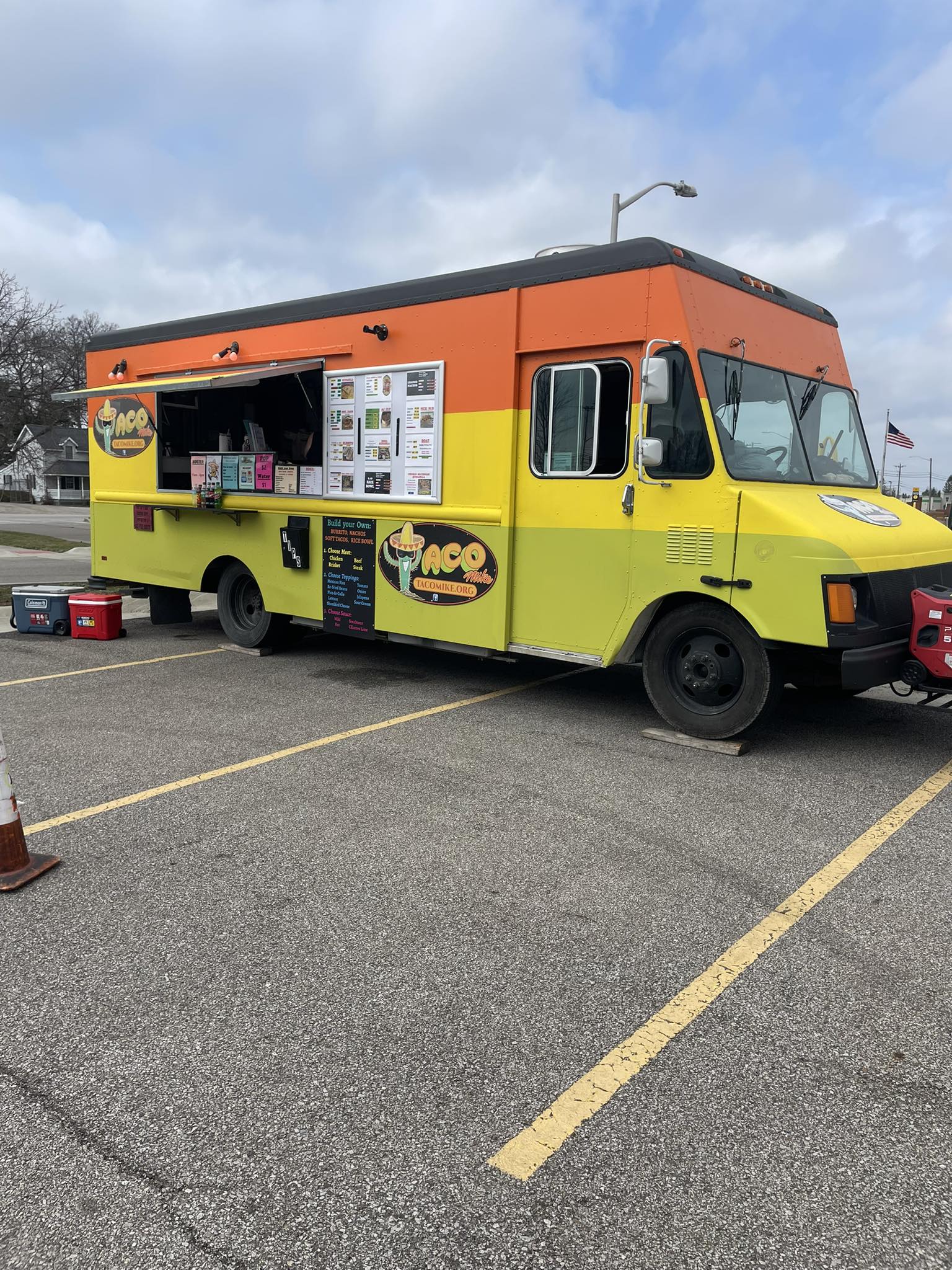Taco Mike in Elyria today Weds. 4/8 Empty parking lot next to 