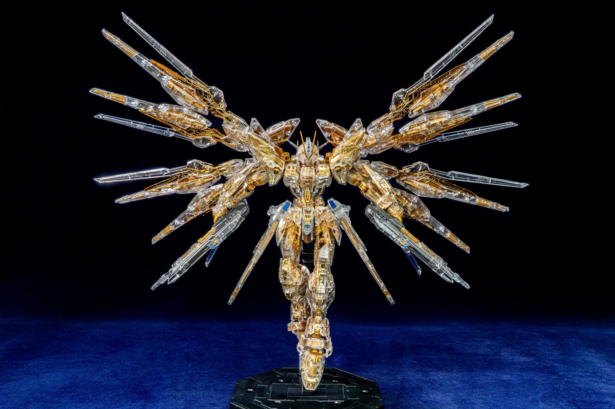 新品情報> 乖乖模玩雷霆嘎巴【2IN1】 1/100多色拼装模型双机体套装产品
